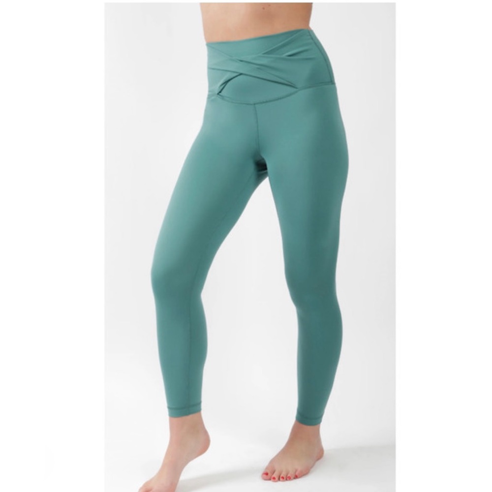Yogalicious Lux Criss Cross Twist Super High-Waist Leggings